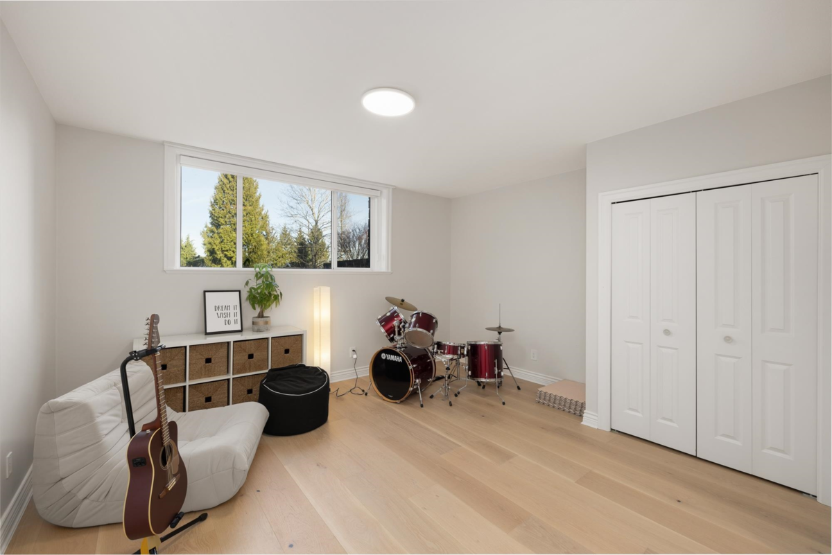 Swimming Pool Photo of 16283 29 Avenue, Surrey, BC