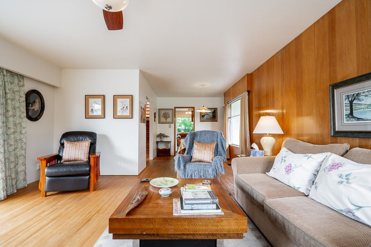 Breakfast Nook Photo of 7475 Colleen Street, Burnaby, BC