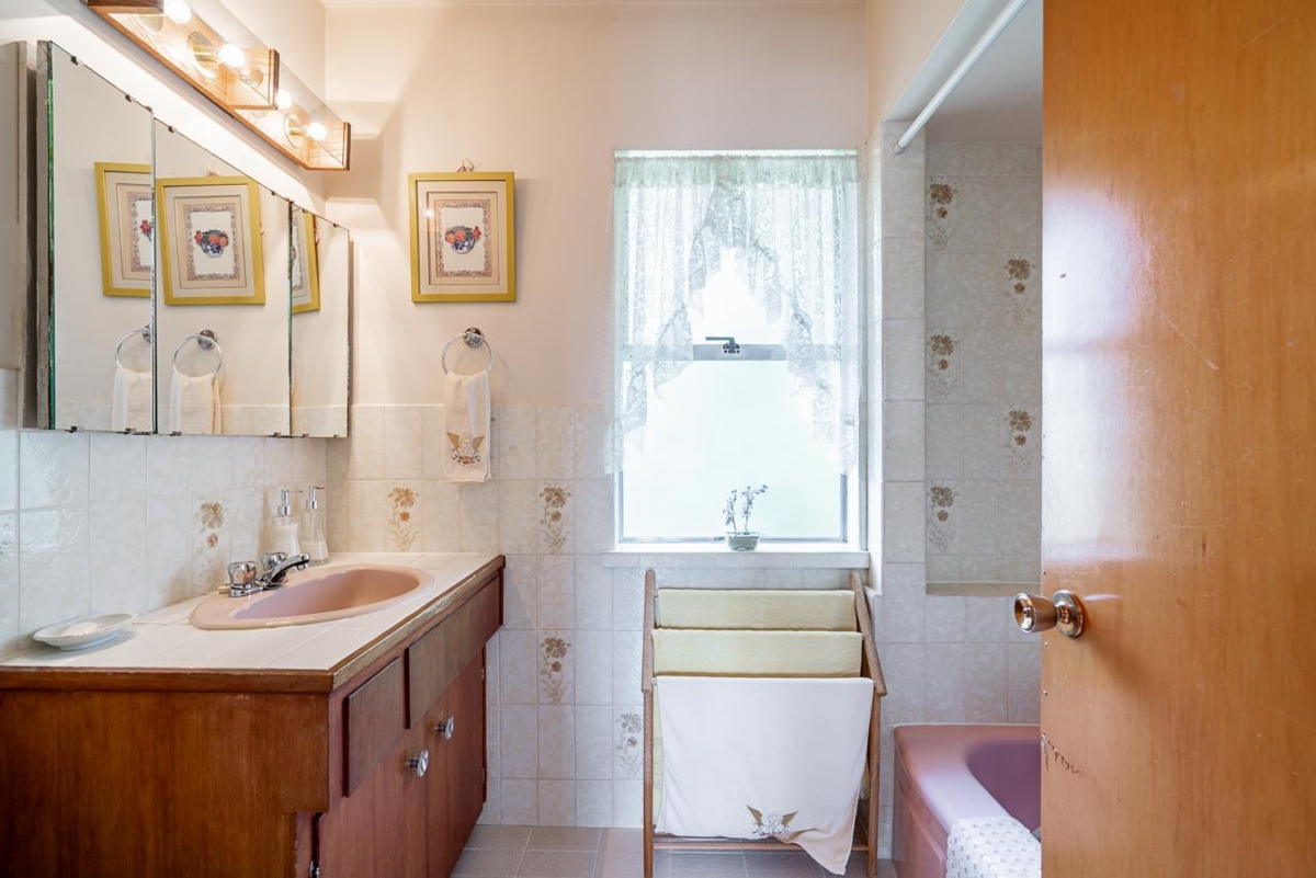 Hallway Photo of 7475 Colleen Street, Burnaby, BC