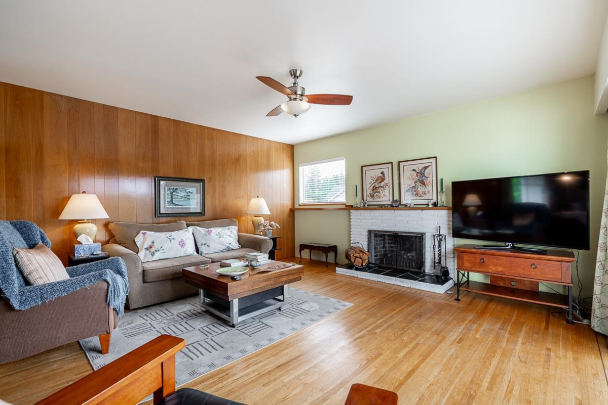 Walk-In Closet Photo of 7475 Colleen Street, Burnaby, BC