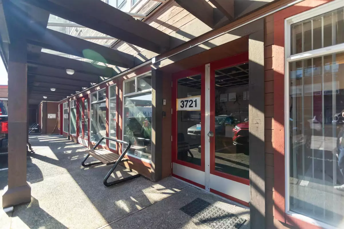 Backyard Photo of 309 3721 Delbrook Avenue, North Vancouver, BC