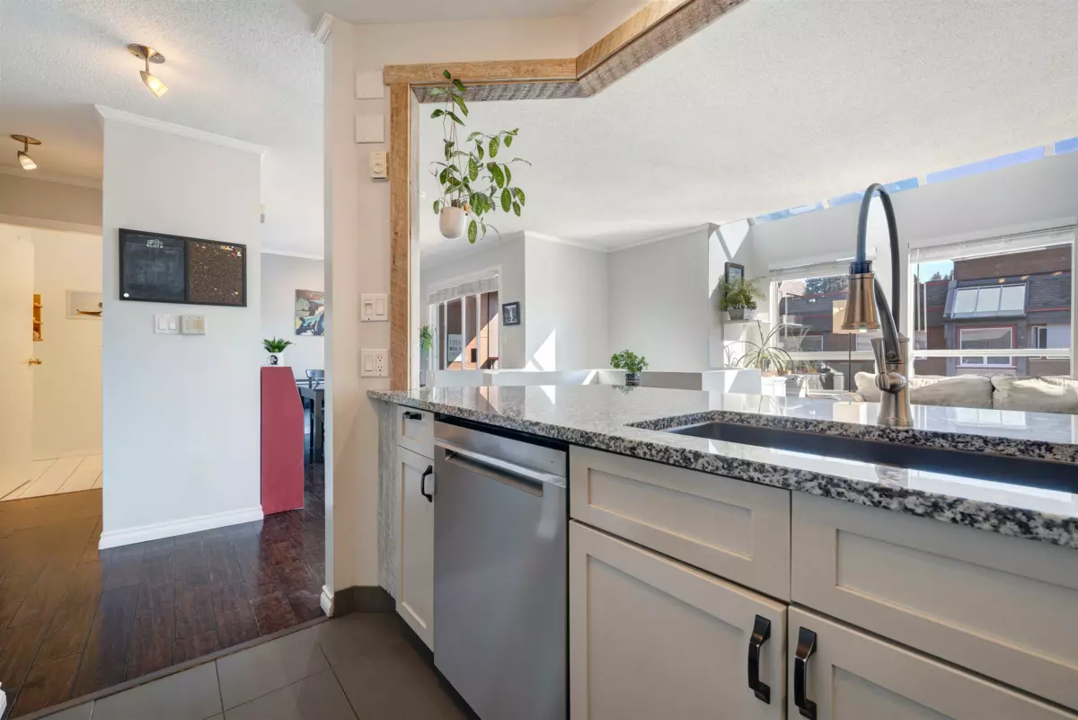 Breakfast Nook Photo of 309 3721 Delbrook Avenue, North Vancouver, BC