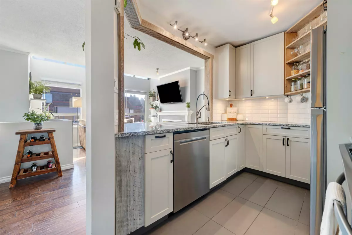 Kitchen Island Photo of 309 3721 Delbrook Avenue, North Vancouver, BC