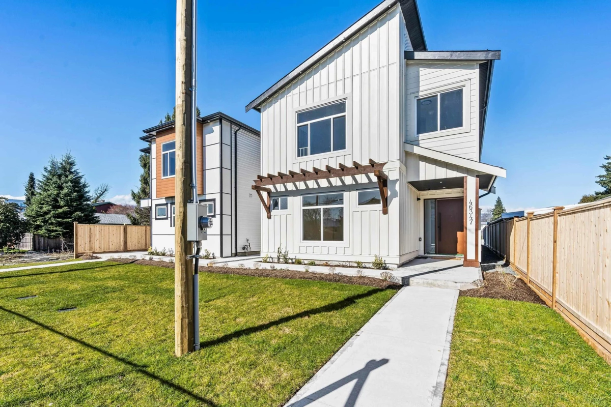 Exterior Front Photo of 46347 Maple Avenue, Chilliwack, BC