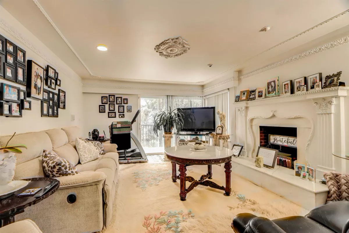 Walk-In Closet Photo of 8850 Delvista Drive, Delta, BC