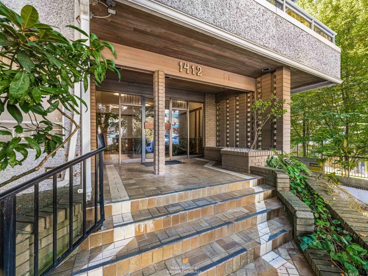Swimming Pool Photo of 103 1412 W 14th Avenue, Vancouver, BC