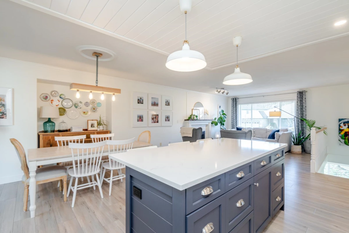 Kitchen Island Photo of 20 34250 Hazelwood Avenue, Abbotsford, BC