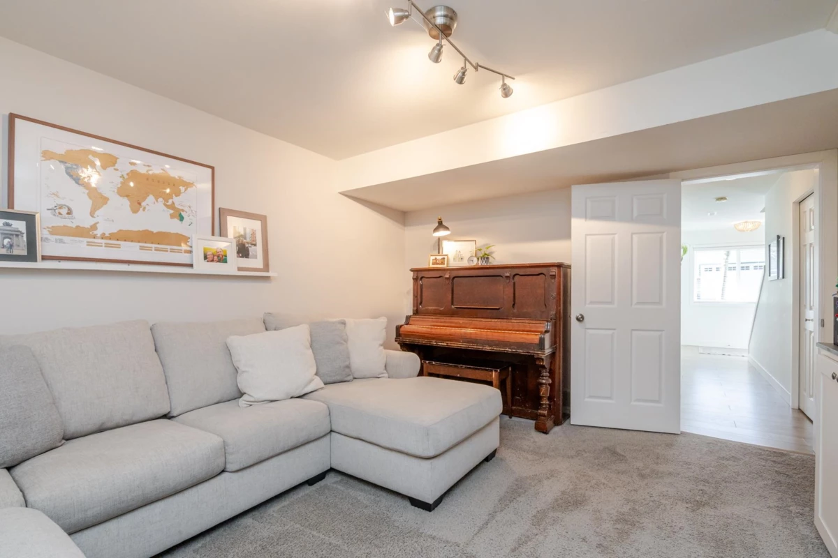 Staircase Photo of 20 34250 Hazelwood Avenue, Abbotsford, BC