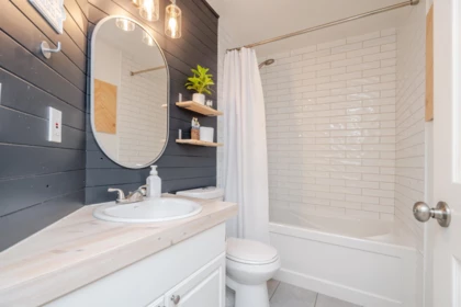 Guest Bathroom Photo of 20 34250 Hazelwood Avenue, Abbotsford, BC
