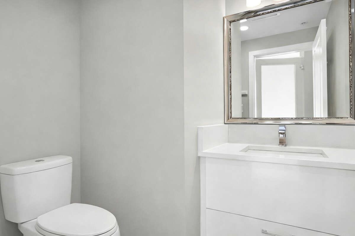 Kitchen Island Photo of 6395 Cambie Street, Vancouver, BC