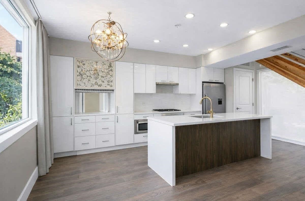 Living Room Photo of 6395 Cambie Street, Vancouver, BC