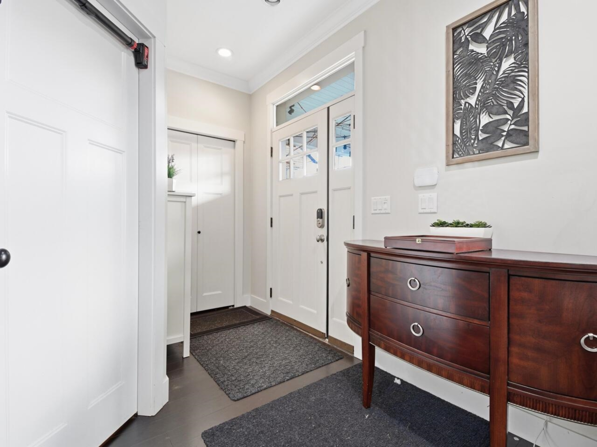 Living Room Photo of 1029 Salter Street, New Westminster, BC