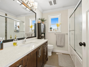 Entry Foyer Photo of 1029 Salter Street, New Westminster, BC