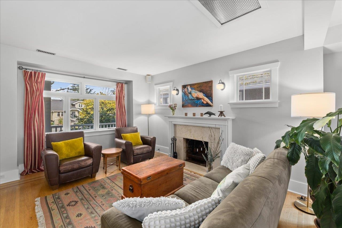 Dining Area Photo of 3440 W 26th Avenue, Vancouver, BC