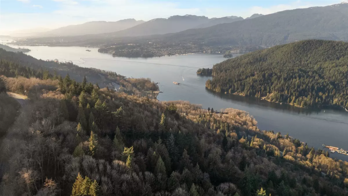 Entry Foyer Photo of 409 9232 University Crescent, Burnaby, BC