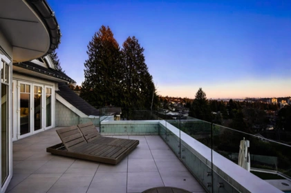 Entry Foyer Photo of 2531 Nelson Avenue, West Vancouver, BC
