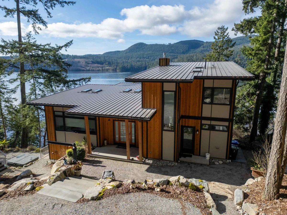 Living Room Photo of 6101 -6099 Coracle Drive, Sechelt, BC
