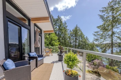 Garden / Landscaping Photo of 6101 -6099 Coracle Drive, Sechelt, BC