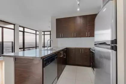 Kitchen Island Photo of 1701 2355 Madison Avenue, Burnaby, BC