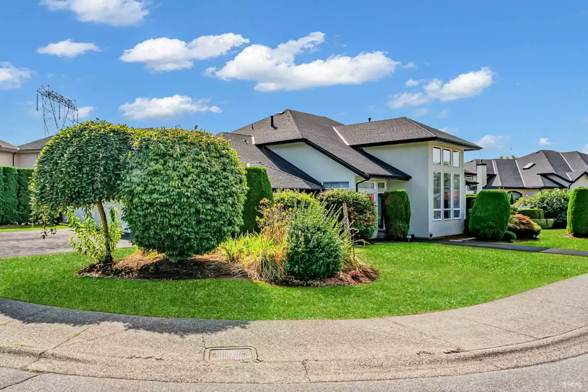 Family Room Photo of 14260 82a Avenue, Surrey, BC