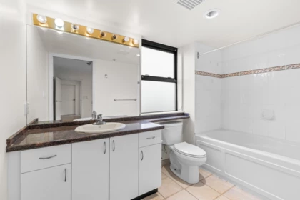 Powder Room Photo of 1605 6611 Cooney Road, Richmond, BC