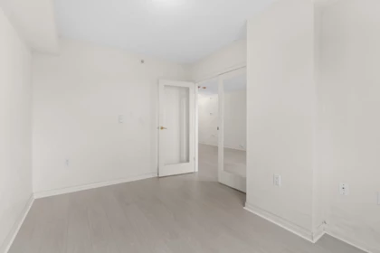Primary Bathroom Photo of 1605 6611 Cooney Road, Richmond, BC