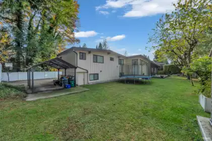 Front Yard Photo of 475 Newlands Road, West Vancouver, BC