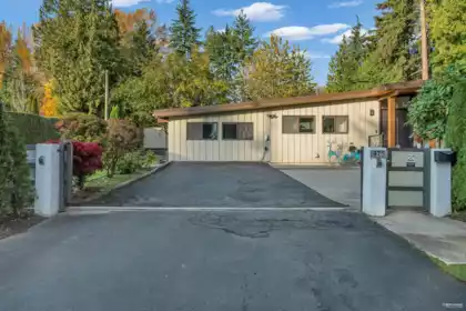 Outdoor Deck Photo of 475 Newlands Road, West Vancouver, BC
