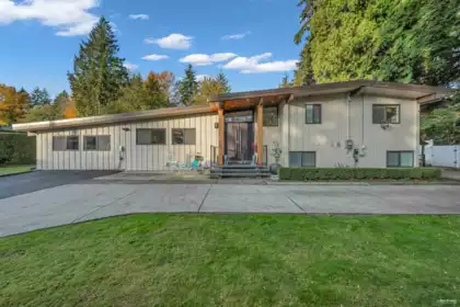 Outdoor Patio Photo of 475 Newlands Road, West Vancouver, BC