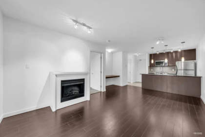 1008 2979 Glen Drive, Coquitlam, BC, Coquitlam — Apartment/Condo for sale