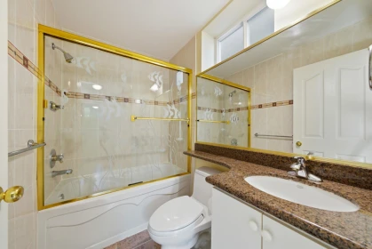 Laundry Room Photo of 213 W 28th Street, North Vancouver, BC