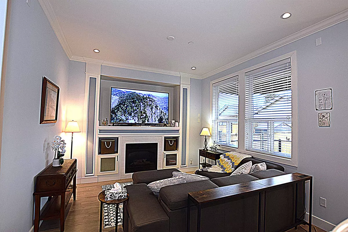 Dining Area Photo of 4376 Stephen Leacock Drive, Abbotsford, BC
