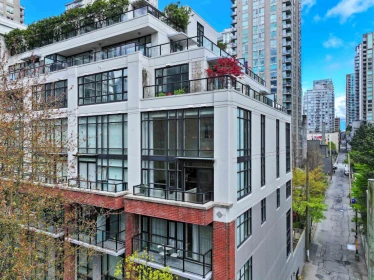 Backyard Photo of 403 988 Richards Street, Vancouver, BC