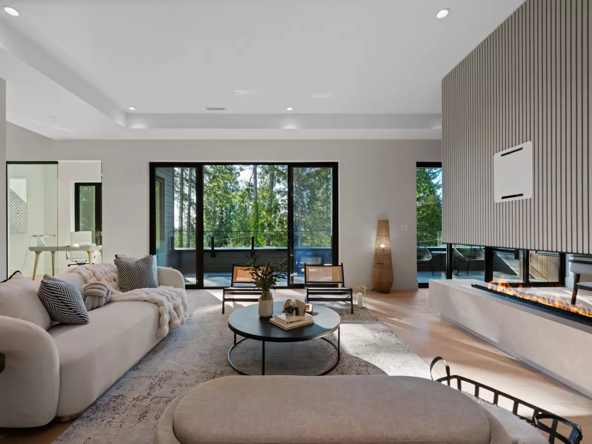 Living Room Photo of 5657 Westport Road, West Vancouver, BC