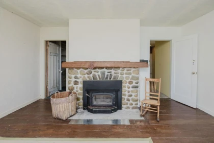 Laundry Room Photo of 466 Central Avenue, Gibsons, BC