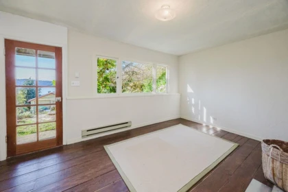 Loft / Bonus Room Photo of 466 Central Avenue, Gibsons, BC