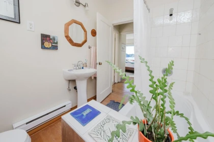 Powder Room Photo of 466 Central Avenue, Gibsons, BC