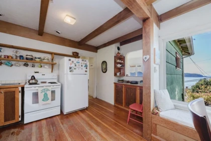Primary Bedroom Photo of 466 Central Avenue, Gibsons, BC