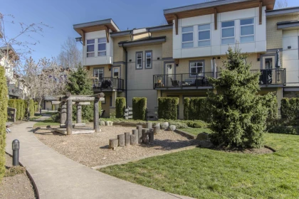 Outdoor Patio Photo of 50 39548 Loggers Lane, Squamish, BC