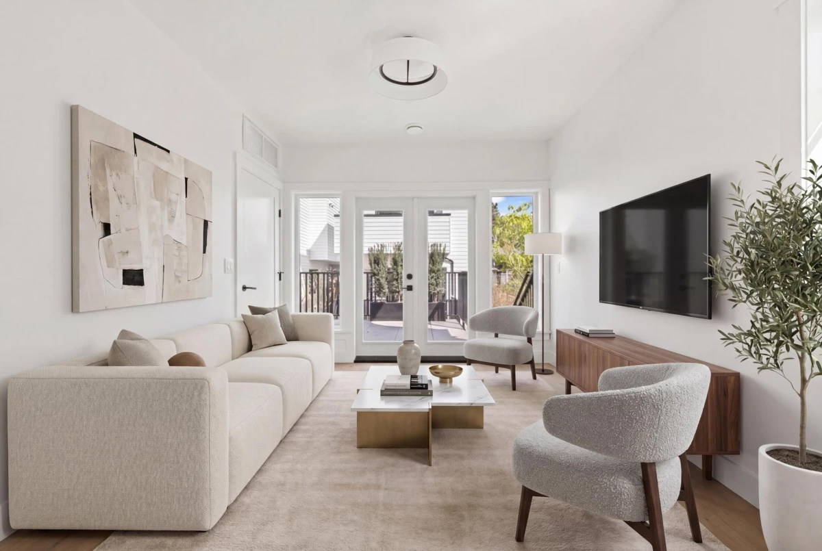 Family Room Photo of 1 326 W 14th Street, North Vancouver, BC