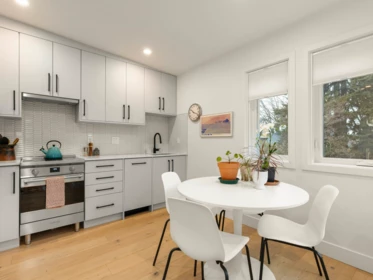 Kitchen Island Photo of 517 E 11th Avenue, Vancouver, BC