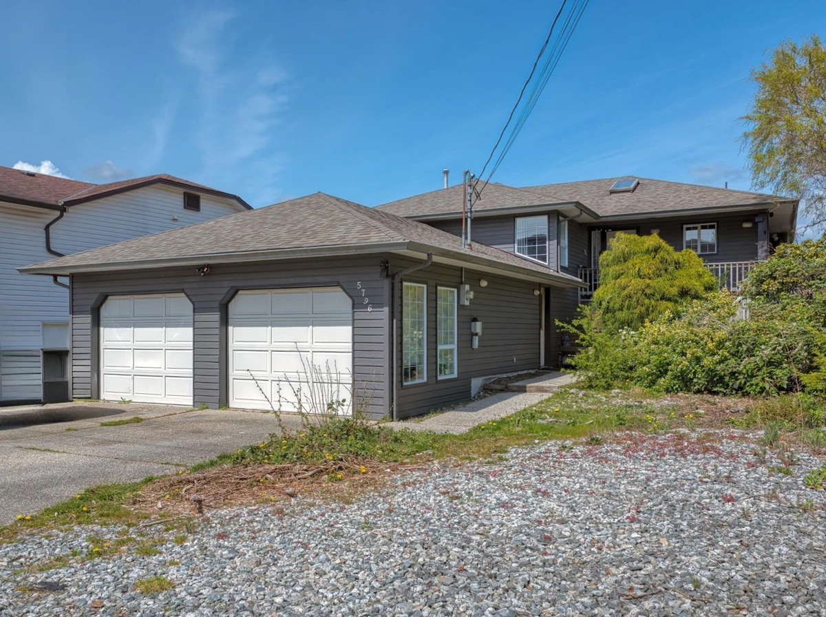 Living Room Photo of 5796 Trail Avenue, Sechelt, BC