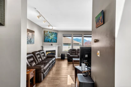 Basement Recreation Room Photo of 5796 Trail Avenue, Sechelt, BC