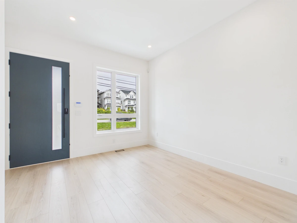 Family Room Photo of 16730 16 Avenue, Surrey, BC