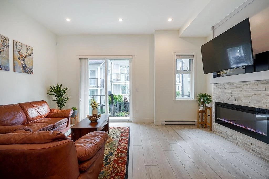 Living Room Photo of 24 6188 141 Street, Surrey, BC