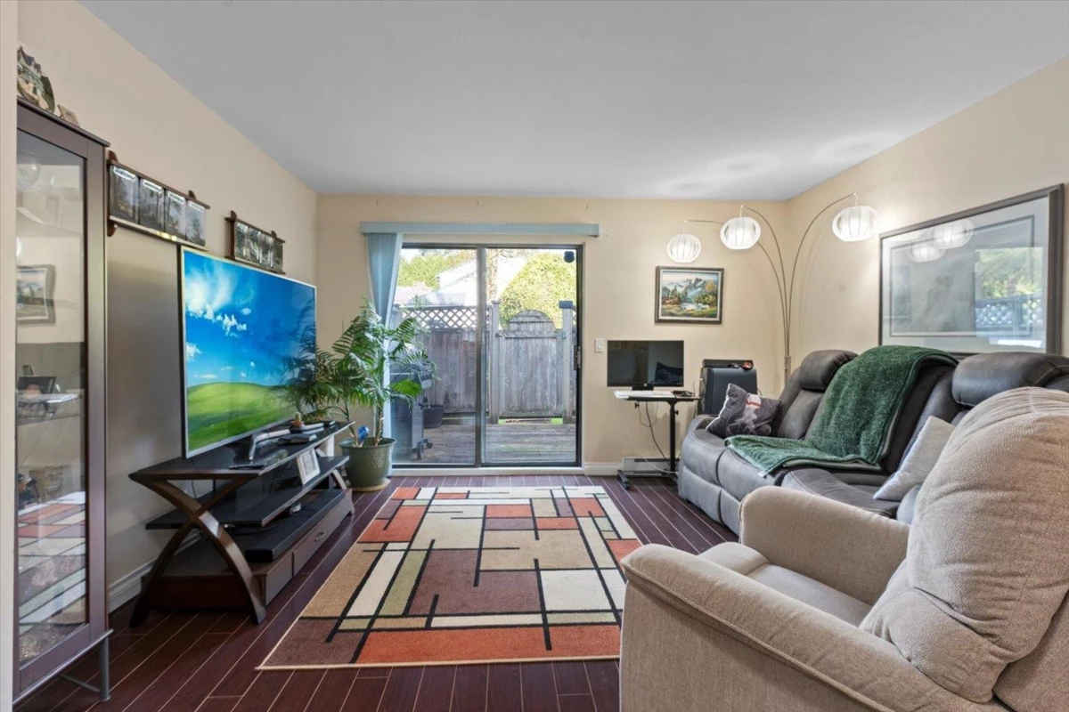 Living Room Photo of 14 6609 138 Street, Surrey, BC