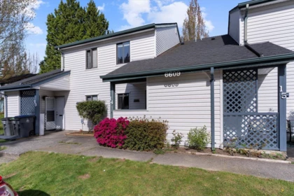 Entry Foyer Photo of 14 6609 138 Street, Surrey, BC