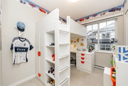 Entry Foyer Photo of 36 3470 Highland Drive, Coquitlam, BC