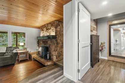 Kitchen Island Photo of 1752 Cedar Place, Agassiz, BC
