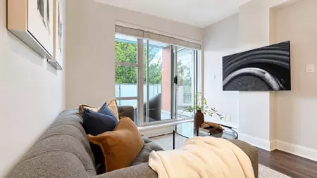 403 3811 Hastings Street, Burnaby, BC, Burnaby — Apartment/Condo for sale